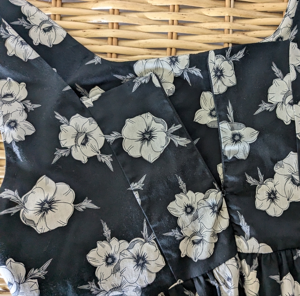 Smash + Tess Black Midi Dress with White Floral Print - Picture 4 of 6